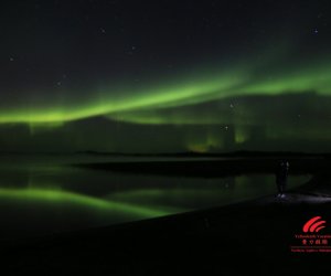 Aurora-Borealis-Reflection-Yellowknife-Vacations